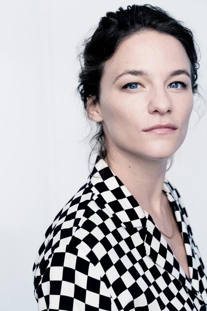Die in Wels geborene Valerie Pachner wird im Sommer 2023 zur Buhlschaft. Für die Frauen, die vor ihr diese Rolle übernommen hatten, empfindet sie eine "Form der Verschwesterung." | Foto: Mathias Bothor 2022