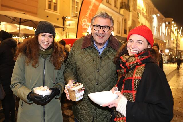 Tourismusdirektor Georg Steiner mit BezirksRundschau-Redakteurinnen Sarah Püringer (links) und Silvia Gschwandtner. | Foto: eventfoto.at/Maringer