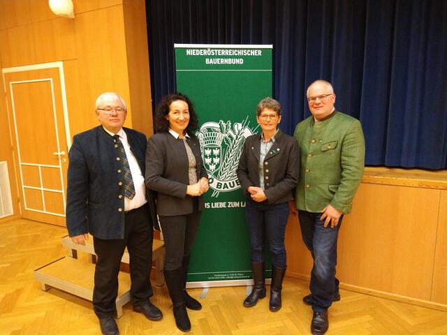Foto: Teilbezirksbauernratsobmann Peter Rottensteiner, LAbg. Waltraud Ungersböck, Gebietsbäuerin Waltraud Woltron, Bezirksbauernratsobmann Thomas Handler (v.l.). | Foto: Waltraud Ungersböck