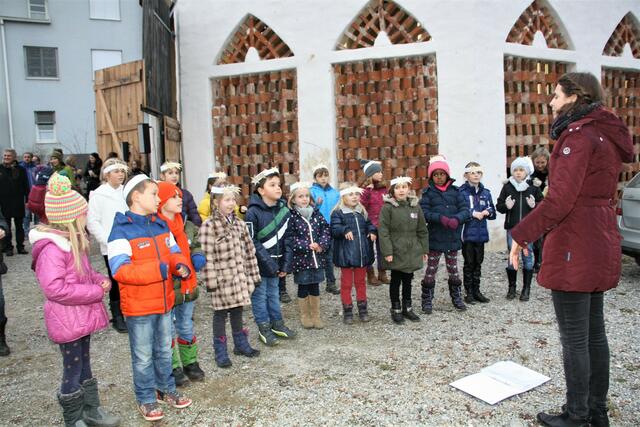 Der Klingensteiner Achteckstadl bildet die Kulisse für die Vorstellung der Weihnachts-CD der Musikschule Vasoldsberg. | Foto: Edith Ertl