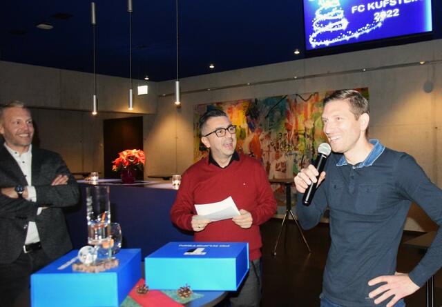 Gute Stimmung und bestens aufgelegte Teilnehmer der FC Kufstein Weihnachtsfeier 2022 im Kulturquartier Kufstein. | Foto: Schwaighofer