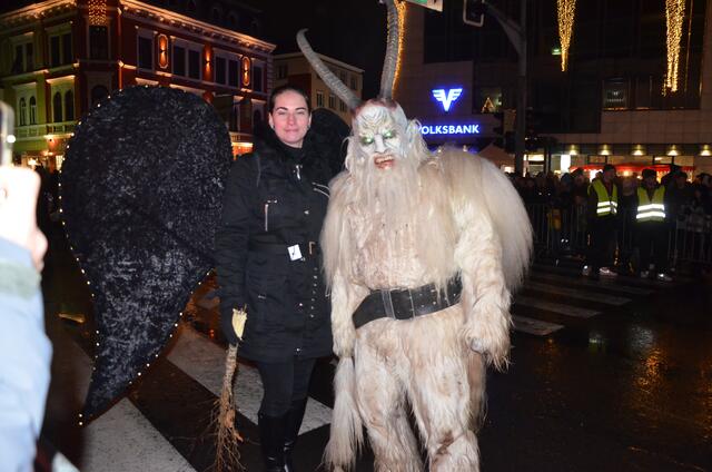Schwarze Engel und gruselige Masken dominierten den Krampuslauf