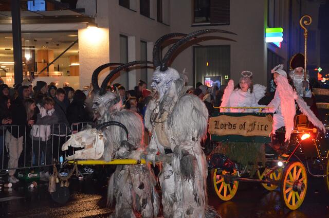 In der Kutsche: Die Engel Leonie Olsacher und Michelle Konrad