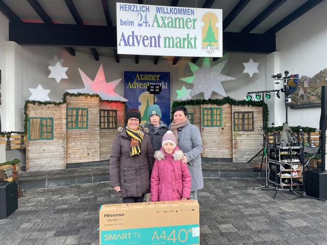 Den Tombola-Hauptpreis – ein modernes TV-Gerät – durfte Valentina Fenkart mit nach Hause nehmen. | Foto: privat