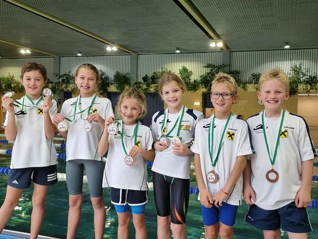 Medaillengewinner Nikolausschwimmen Steyr
v. l. n. r.: Jakob Edthofer, Hannah Motz, Valerie Bammer, Magdalena Burgstaller, Mihail Cristea, Niklas Buxbaum