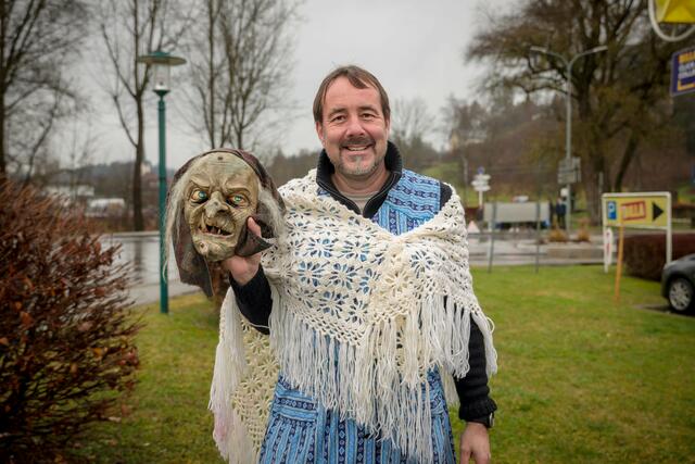 Als Hexe: Obmann der Faschingsgilde Moosburg, Jürgen Kupper.