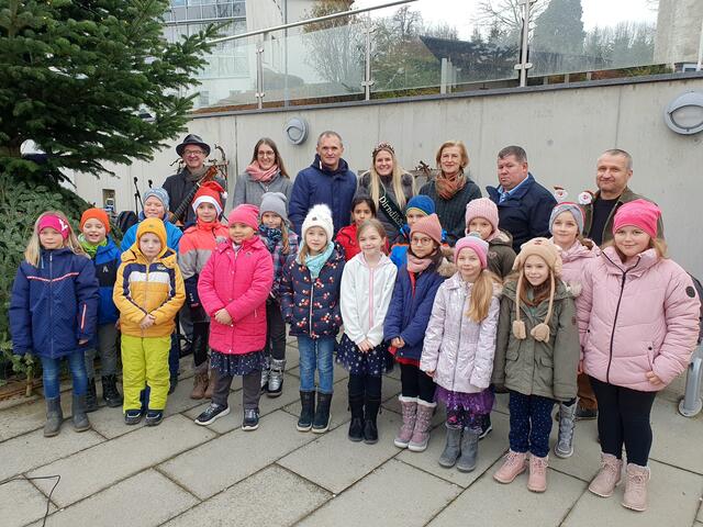 Die Schüler der Volksschule Hofstetten-Grünau | Foto: Erika Kollmann-Till