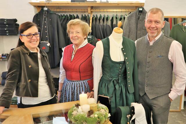 Alexandra und Joachim Weigl mit Seniorchefin Maria Weigl (Mitte) | Foto: Langmann