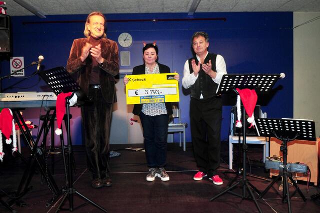 Organisatorin Sabine Nagl konnte ein stolzes Einnahmenergebnis verkünden. | Foto: Hassl