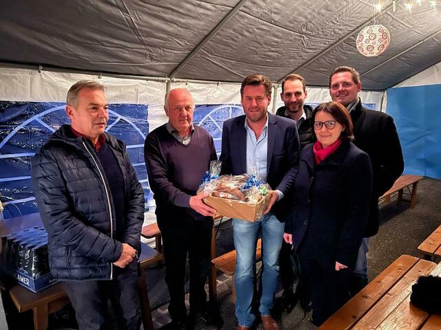 Vertreter der Gemeinde rund um Bgm. Bernhard Herics gratulierten Eduard Muhr zum Geburtstag. | Foto: Rainer Muhr