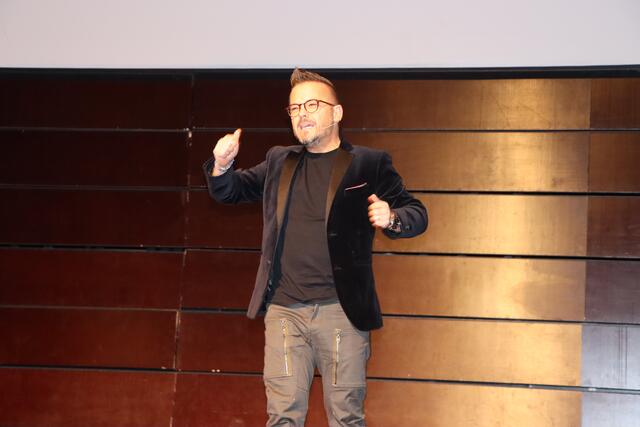 Spannender Vortrag des Tiroler Körpersprache-Experten Stefan Verra. | Foto: Othmar Kolp
