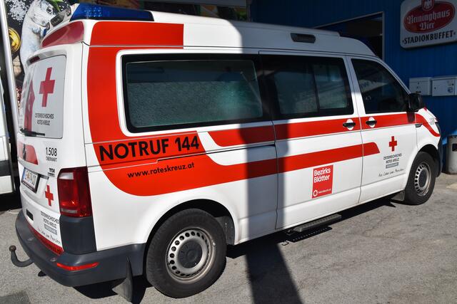 Eine 27-jährige Frau wurde bei einem Verkehrsunfall schwer verletzt und ins Krankenhaus Oberwart gebracht. | Foto: Michael Strini