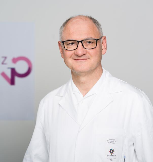 HAIDi gebe einen klaren Überblick in Echtzeit über das Auftreten von Krankenhausinfektionen und ermögliche das Vorbeugen der Ausbreitung von Infektionsfällen, so Milo Halabi. | Foto: KH BHS Ried/Schrattenecker-Fischer