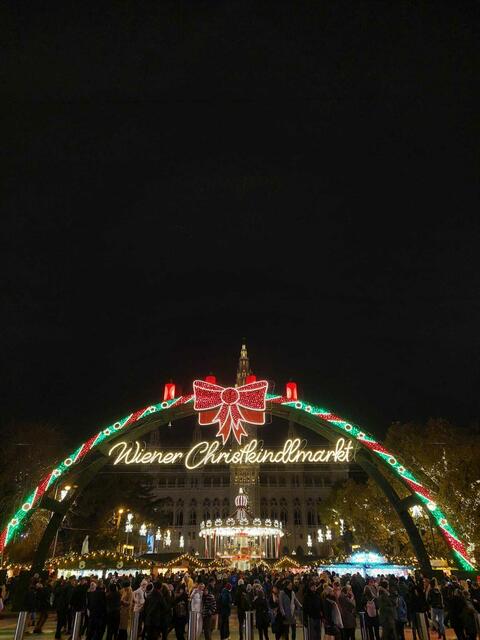 Der Wiener Christkindlmarkt am Rathausplatz hat seit 19. November geöffnet. | Foto: Antonio Šećerović/RMW