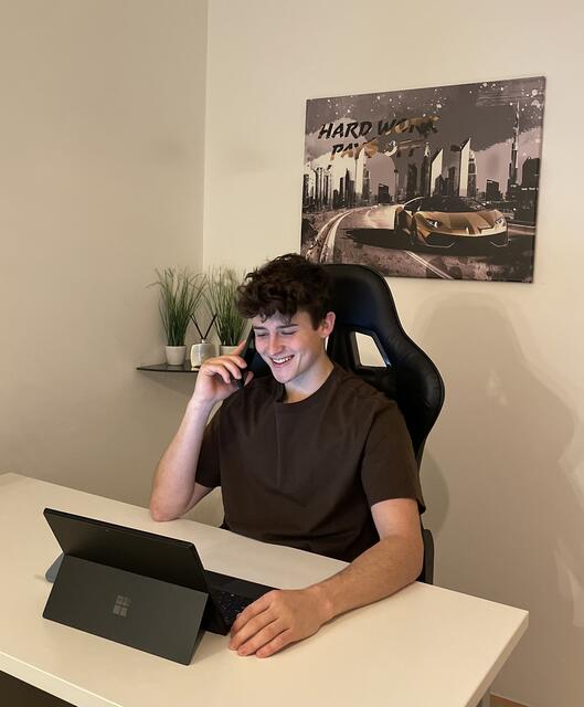 Markus Wagner bei der Arbeit in seinem Büro.  | Foto: Markus Wagner