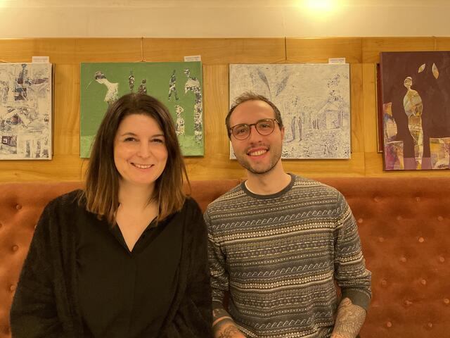 Niedermüller und Küpper sind sich im Gespräch im Café Prückel einig: "HeldYn" setze dort an, wo das öffentliche System Lücken hat.  | Foto: Julia Schmidt