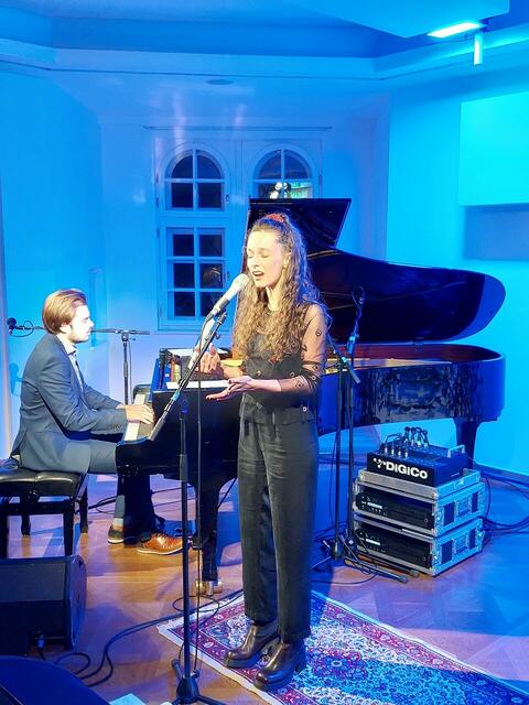 Martina Schlemmer und Lukas Meißl widmeten sich bei ihrem Konzert in Weiz großen amerikanischen Klassikern. | Foto: Kunsthaus Weiz