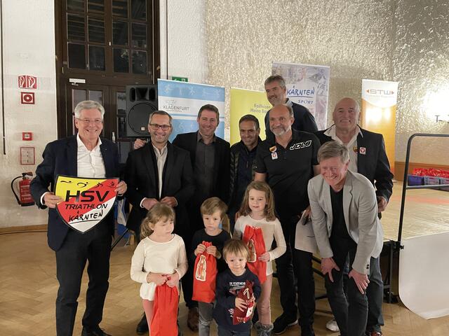 Kärntens Spitzenpolitiker ließen sich die Jubiläumsfeier nicht nehmen. | Foto: MeinBezirk.at