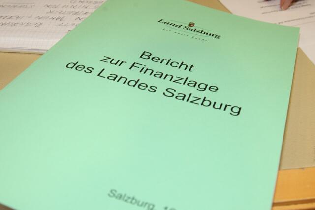 Abschlussbericht zur finanziellen Lage des Landes Salzburg 2013. | Foto: RegionalMedien Salzburg