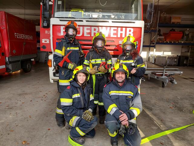 Wir durften haut nahm miterleben, was es bedeutet bei der Freiwilligen Feuerwehr zu sein: Joachim Pricken, Geschäftsstellenleiter, Sonja Neusser, Kreativassistenz Klosterneuburg/Purkersdorf, Victoria Edlinger, Redaktionsleitung Tulln, Rene Gruber, Werbeberater Tulln und Alexandra Ott, Kreativassistenz Tulln. | Foto: FF Granfenwörth