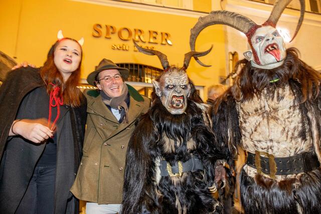 Das scheint jemand keine Scheu vor Krampussen zu haben.  | Foto: wildbild