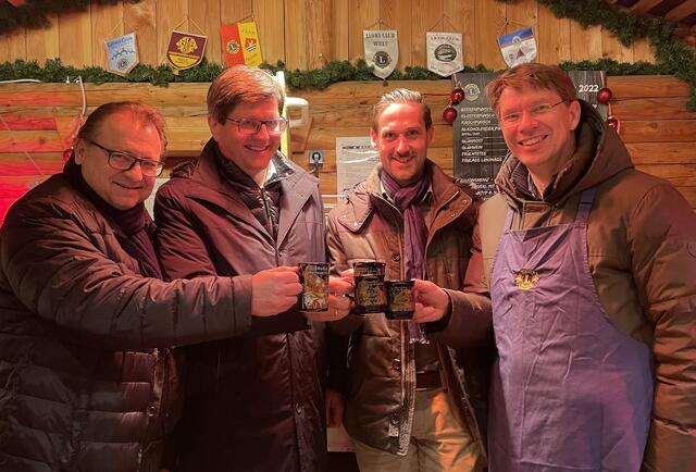 Szilard Zymani, Franz Edlbauer, Obmann WKO Wels, Thomas Brindl (WKO Leiter Wels) und Dietmar Hubner Oberarzt im Klinikum Wels und Präsident Lions Wels Land  Traunau | Foto: BRS