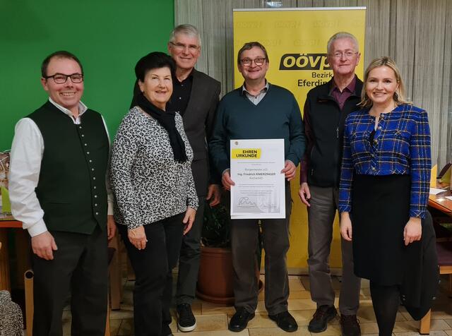 Parteiobmann Herbert Hofer, Rosemarie Schwantner, Gerhard Buchroithner, Bürgermeister Fritz Knierzinger, Vizebürgermeister Franz Weichselbaumer und Landtagsabgeordnete Astrid Zehetmair. (v. l.)  | Foto: OÖVP Aschach/D.
