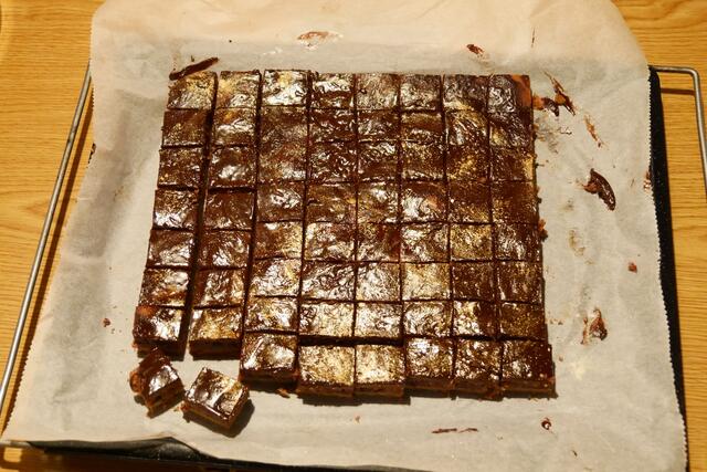 "Leckere Bissen" einfach blechweise gebacken. | Foto: Peter Empl