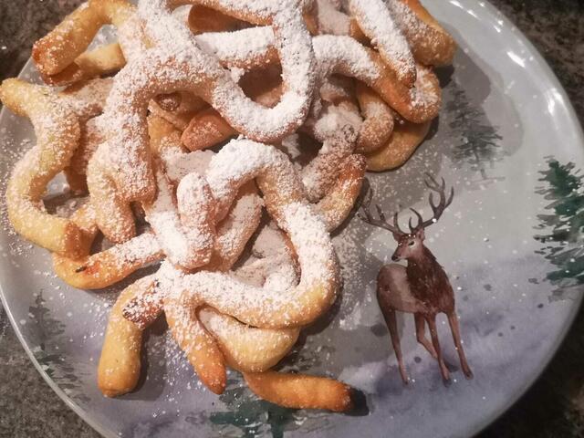 Rezept für S-förmige Zirben-Butter-Kekse.  | Foto: Thomas Ellwanger