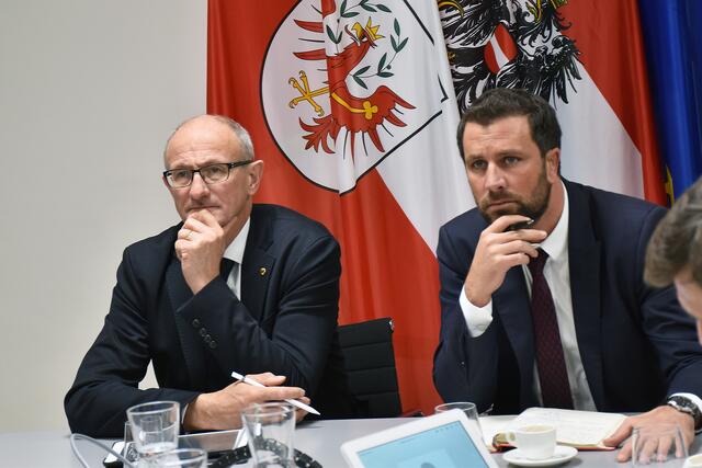 Im Rahmen des Austauschs informierten sich LH Mattle und LHStv Dornauer über weitere mögliche Unterkünfte seitens der Diözese Innsbruck, der Dekanate, der Caritas sowie der Ordensgemeinschaften. | Foto: © Land Tirol/Pölzl