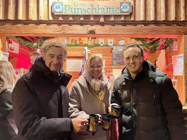 Die beiden Vizebürgermeister Gerhard Kroiß und Christa Raggl-Mühlberger und Michael Lehner.  | Foto: BRS