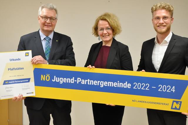 LAbg. Bürgermeister Christoph Kainz, Landesrätin Christiane Teschl-Hofmeister und Jugendgemeinderat Raphael Schöps | Foto: Sonja Pohl