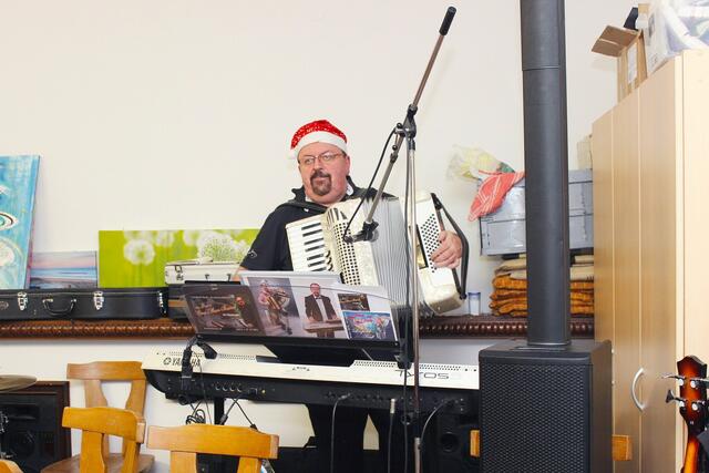 Der langjährige (seit 2009) Krummnußbaumer Stammtischleiter und Musikant Leo Teufl. | Foto: J. &amp; M. Rathkolb