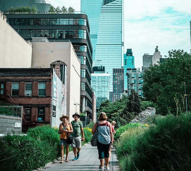 Das Vorbild für die neue Attraktion ist der High-Line-Park in Manhattan, New York. | Foto: Alex Simpson/Unsplash