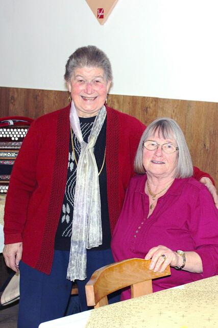 Zwei Stammtischleiterinnen! Links: Peperl Karner (Krummnußbaum) und Maria Rathkolb (Kirchberg/P. vom Dirndltaler MusiStammtisch). | Foto: J. &amp; M. Rathkolb