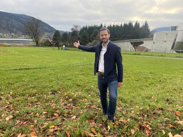 Landesrat und Tourismusreferent Sebastian Schuschnig beschäftigt sich als Bodensdorfer seit längerer Zeit mit dem Projekt. | Foto: Büro LR Schuschnig