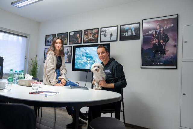 Nora und Luca Amhofer mit ihrem Didi.  | Foto: Ekatharina Paller