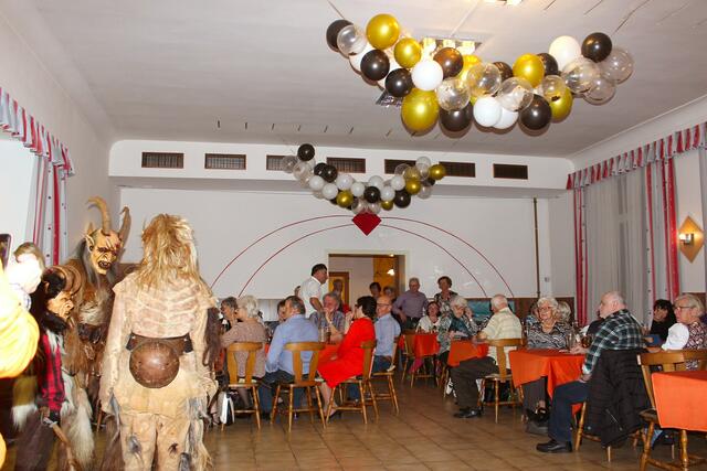 Blick in den schön dekorierten Saal. | Foto: J. &amp; M. Rathkolb