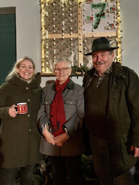 Uschi Schwab schrieb in der Brauchtumsgruppe: "Danke für die super Vorbereitungen und Bewirtungen bei den Adventfenstern für eine schöne vorweihnachtliche Adventszeit." Dem kann ich mich nur anschließen!