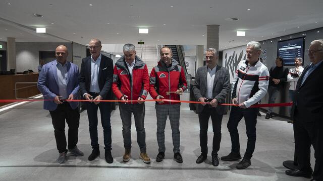 Freuen sich über den Start des Probebetriebs der Silvretta Therme in Ischgl: (v.l.) Andreas Ramsauer (Geschäftsführer Silvretta Therme), Werner Kurz (Bürgermeister Ischgl), Jürgen Kurz (Aufsichtsratsvorsitzender SSAG), Markus Walser (Vorstand SSAG), Günther Zangerl (Vorstand SSAG) und Alexander von der Thannen (Obmann TVB Paznaun-Ischgl). | Foto: Silvrettaseilbahn AG