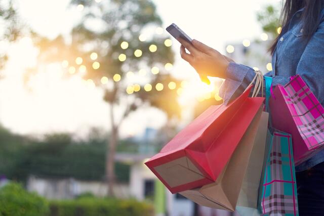 Wie shoppen unsere Leserinnen und Leser eigentlich? | Foto: Adobe Stock/ipopba