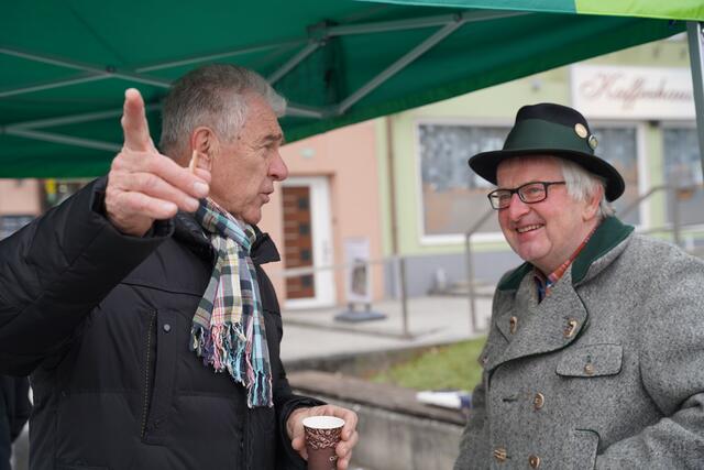 Wie verläuft die Zukunft? Der Wörschacher Bürgermeister Franz Lemmerer (rechts) nahm sich den Gesprächen ebenfalls an. | Foto: STVP