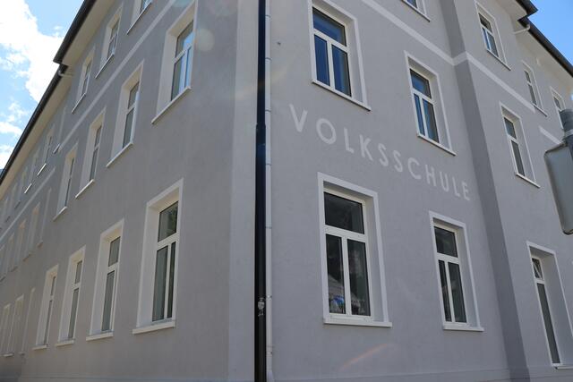 Schließung und adaptiertes Angebot: Das Impfzentrum Landeck in der VS Angedair ist am 17. Dezember 2022 zum letzten Mal geöffnet. | Foto: Othmar Kolp