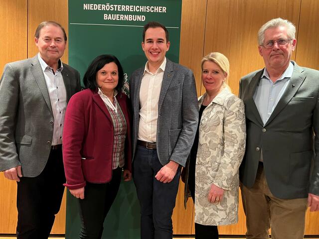 BBK-Obmann Josef Fuchs, Gebietsbäuerin Martina Karnthaler, Landtagskandidat Bgm. Manuel Zusag, Bundesbäuerin Abg.z.NR Irene Neumann-Hartberger, Bauernbundobmann BR Martin Preineder. | Foto: Bezirksbauernkammer