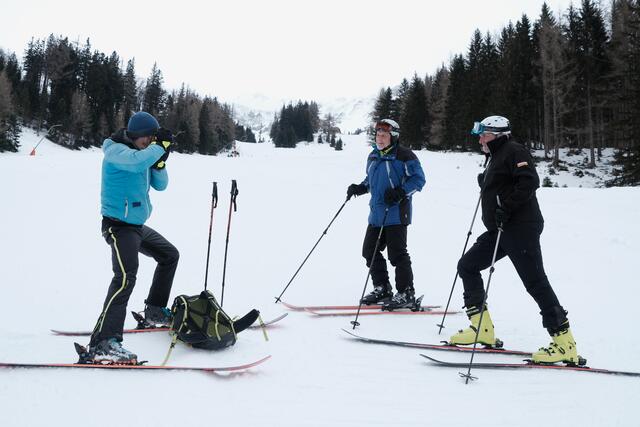 Arbeitseinsatz auf der Brunnalm in Veitsch: Michael Maili, Manfred Polansky und Markus Hackl. | Foto: Monika Mehlmauer