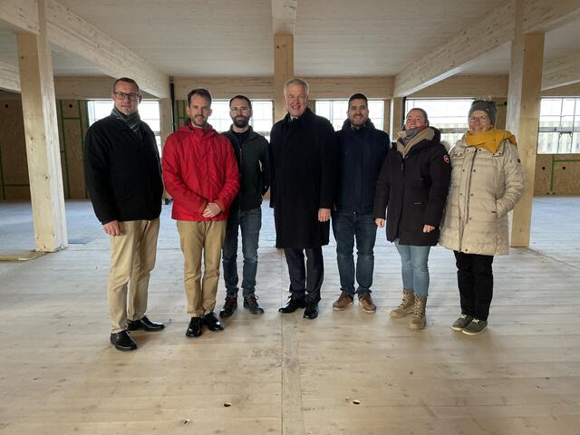 Robert Leitner, Vorsitzender des Landesstellenausschusses der Österreichischen Gesundheitskasse in Niederösterreich, Michael Kaiblinger, Georg Dorninger, Landesrat Martin Eichtinger, Erol Erdik, Corinna Wandl und Christa Magerl. | Foto: Victoria Edlinger