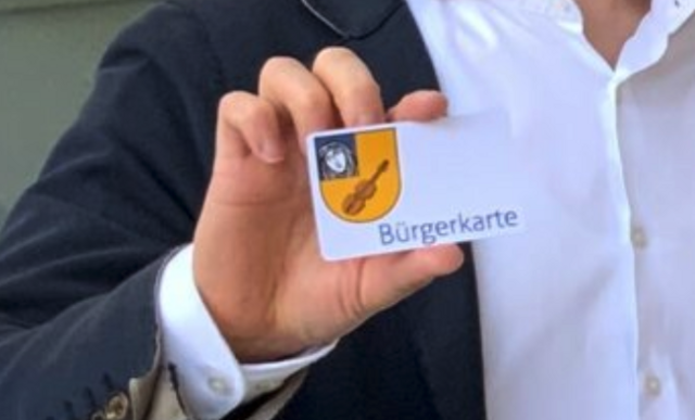 Mit der Einführung von drei Müllsackautomaten und der BürgerInnenservicekarte (im 1. Halbjahr 2023) wird der Bevölkerung der Zugang zu den Müllsäcken vereinfacht. 