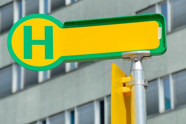 Mit 11. Dezember ändert sich bei Bus und Bahn der Fahrplan | Foto: Adobe Stock/studali