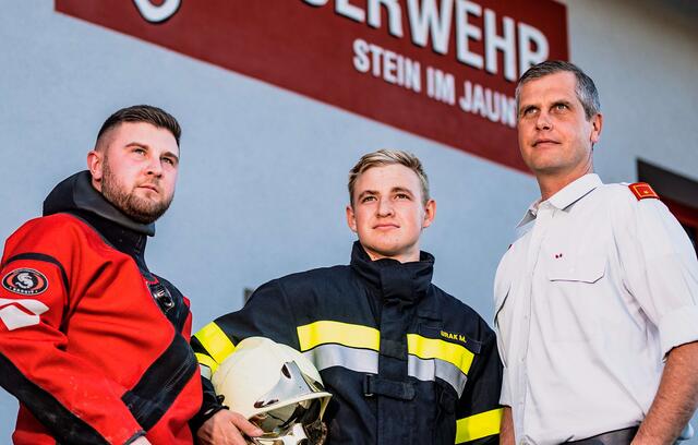 Den Erlös aus ihrem Feuerwehrkalender 2023 investiert die Kameradschaft Stein im Jauntal in den Ankauf von Ausrüstung. | Foto: Feuerwehr Stein im Jauntal