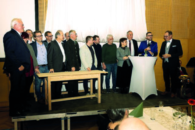 Kurt Jantischtisch übergibt das Amt an | Foto: Kleinregion Südliches Weinviertel